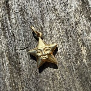 18K Solid Gold Vintage Star Face Pendant Charm